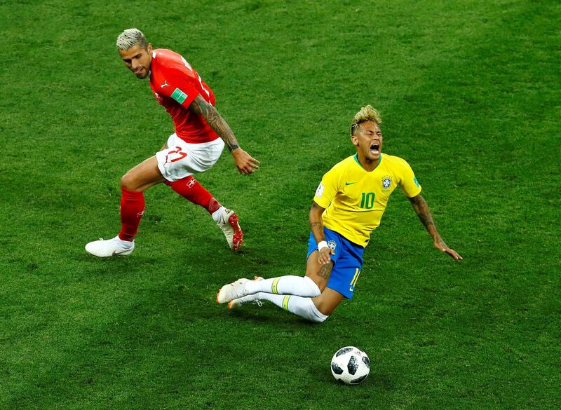 Soccer Football - World Cup - Group E - Brazil vs Switzerland - Rostov Arena, Rostov-on-Don, Russia - June 17, 2018   Switzerland's Valon Behrami in action with Brazil's Neymar    REUTERS/Jason Cairnduff