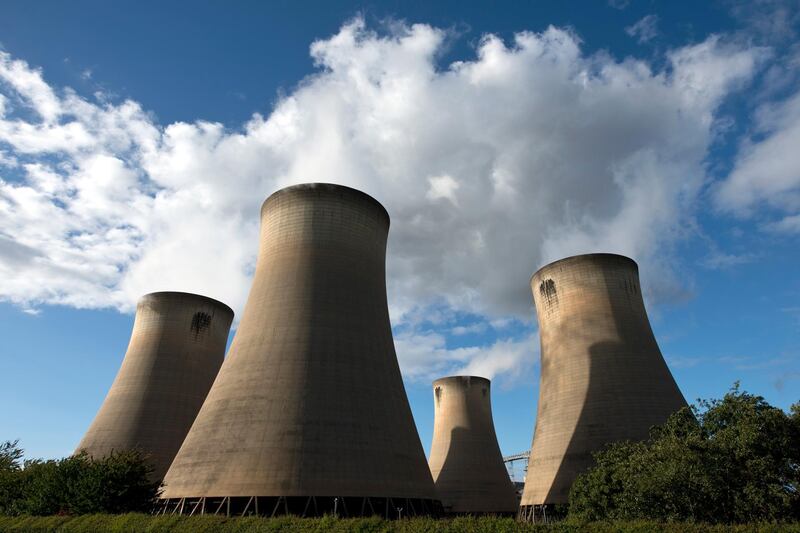 A view of the cooling towers of the Drax coal-fired power station near Selby, northern England on September 25, 2015. Energy company Drax has abandoned a 1 billion GBP installation of carbon capture technology to cut emissions, citing  the UK government's reduction of subsidies for renewable energy. AFP PHOTO / OLI SCARFF (Photo by OLI SCARFF / AFP)