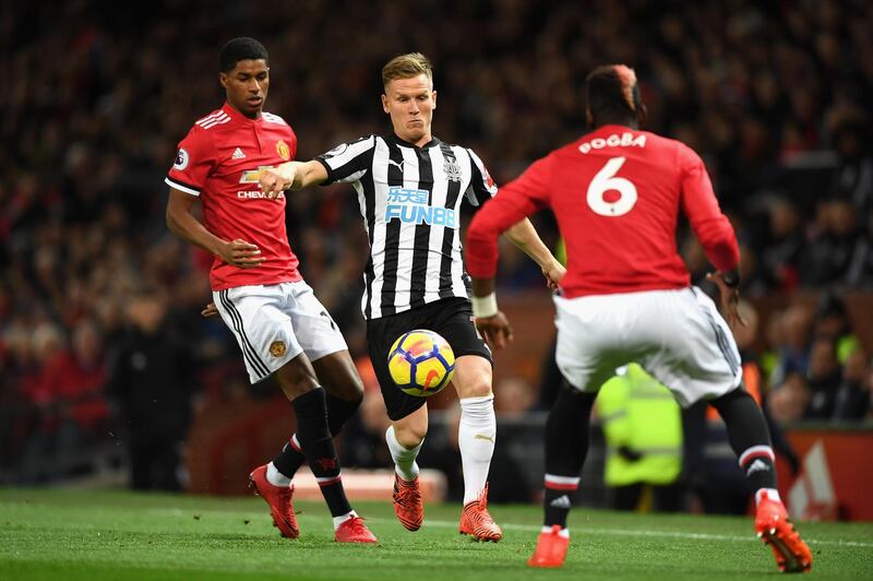 MANCHESTER, ENGLAND - NOVEMBER 18:  Matt Ritchie of Newcastle United and Marcus Rashford of Manchester United battle for possession during the Premier League match between Manchester United and Newcastle United at Old Trafford on November 18, 2017 in Manchester, England.  (Photo by Gareth Copley/Getty Images)