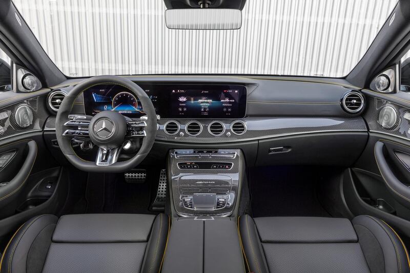 Mercedes-AMG E 63 S Limousine (Kraftstoffverbrauch kombiniert: 11,6 l/100 km, CO2-Emissionen kombiniert: 267 g/km), 2020, Outdoor, Interieur: Leder Nappa silbergrau pearl // Mercedes-AMG E 63 S Sedan (combined fuel consumption: 11,6 l/100  km, combined CO2 emissions: 267 g/km), 2020, Outdoor, interior: leather Nappa silvergrey pearl