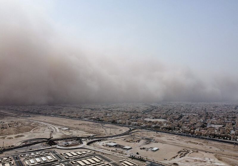 The sandstorm approaches Kuwait City. AFP