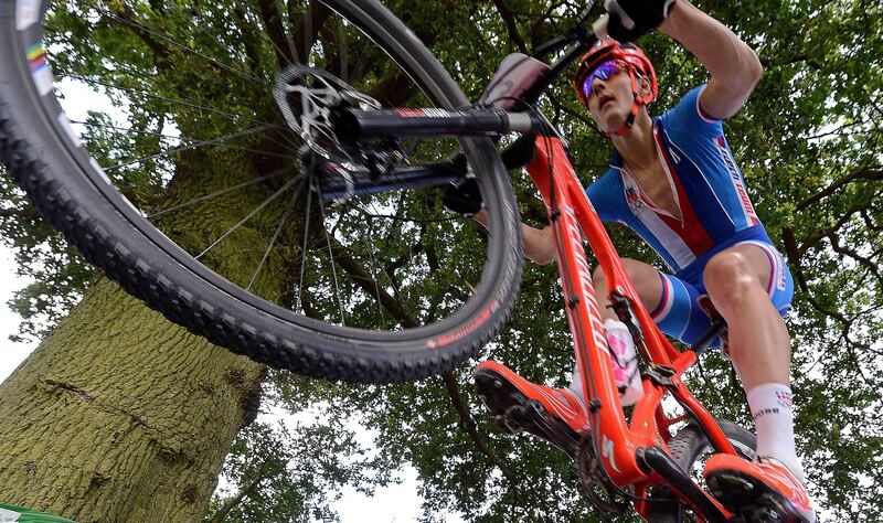 TOPSHOTS
Czech Republic's Jaroslav Kulhavy competes to win the men's cycling cross-country mountain bike race of the London 2012 Olympic Games on August 12, 2012 at Hadleigh Farm in Benfleet. AFP PHOTO / CARL DE SOUZA
 *** Local Caption ***  237649-01-08.jpg