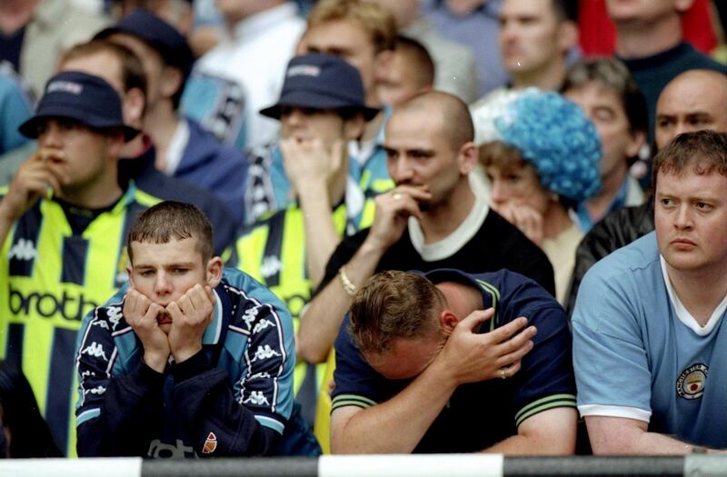 30 May 1999:  Manchester City are looking dejected before the epic comeback during the Nationwide Division Two Play-Off Final match against Gillingham played at Wembley Stadium in London, England.  The match finished in a 2-2 draw after extra-time and inthe penalty shoot-out Manchester City won 3-1 and were promoted to Division One. \ Mandatory Credit: Alex Livesey /Allsport