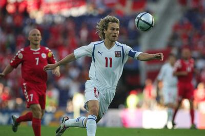 PORTO, PORTUGAL - JUNE 27:    Fussball: Euro 2004 in Portugal, Viertelfinale Spiel 28, Porto; Tschechien - Daenemark ( CZE - DEN ) 3:0; Pavel NEDVED / CZE 27.06.04.  (Photo by Andreas Rentz/Bongarts/Getty Images)