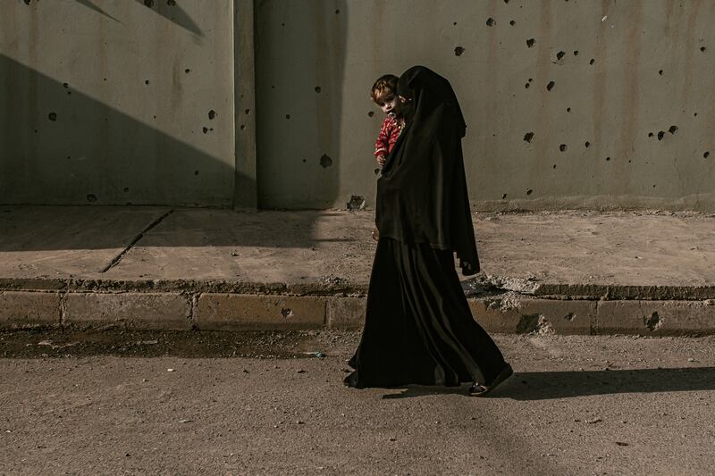 'Woman in Mosul', photo by Mario Pimnenta.