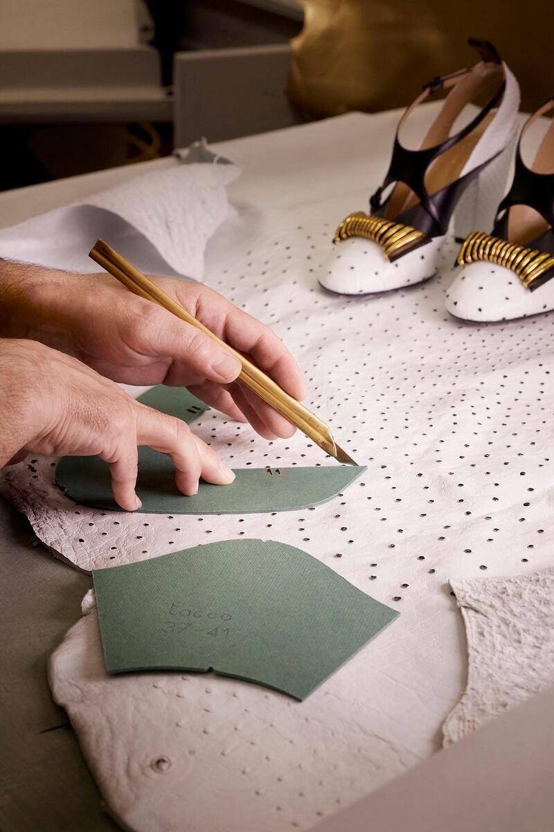 The ostrich leather is hand cut for the production  of the Headline shoes.
© Louis Vuitton Malletier / Grégoire Vieille
