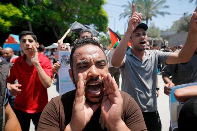 Palestinians in Gaza City shout slogans during a protest against a US-sponsored Middle East economic conference in Bahrain on June 26, 2019. / AFP / MOHAMMED ABED
