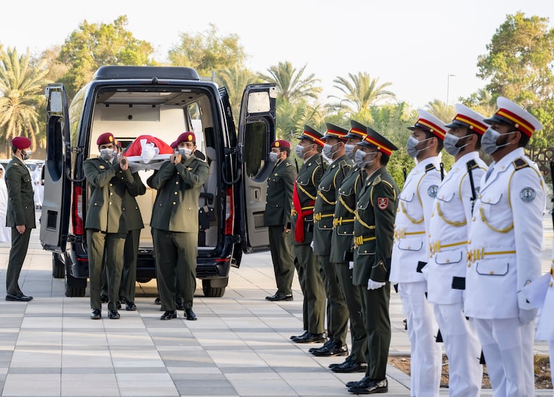 Pallbearers carry the body of President Sheikh Khalifa to be laid to rest. All photos: Ministry of Presidential Affairs