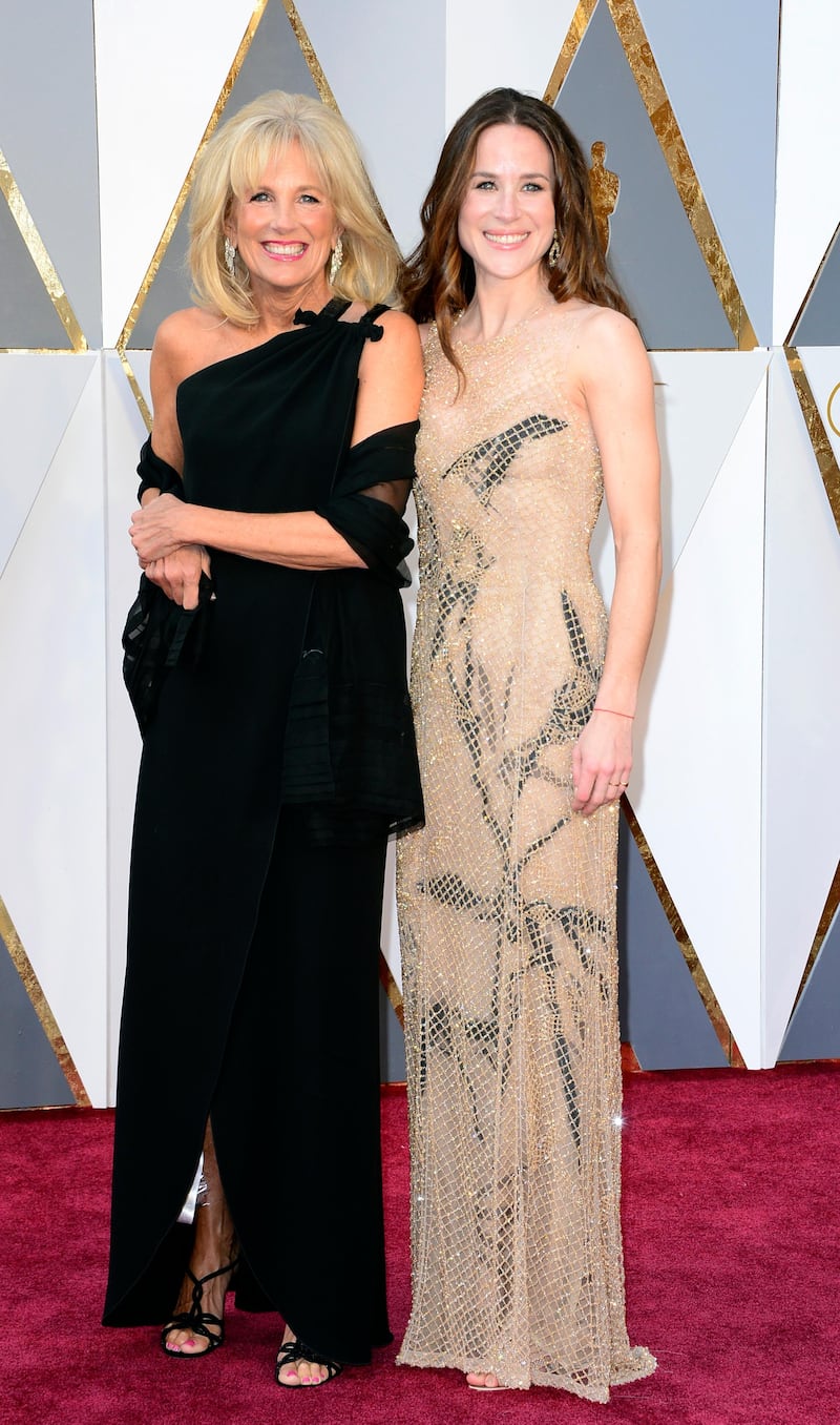 epa05186389 Jill Biden (L) and Ashley Biden arrive for the 88th annual Academy Awards ceremony at the Dolby Theatre in Hollywood, California, USA, 28 February 2016. The Oscars are presented for outstanding individual or collective efforts in 24 categories in filmmaking.  EPA/MIKE NELSON