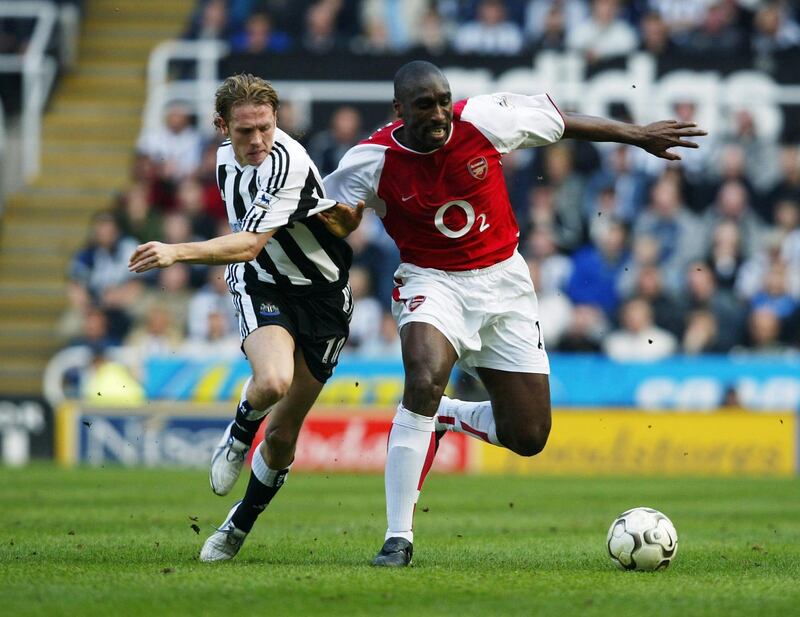 NEWCASTLE, ENGLAND - APRIL 11: Sol Campbell of Arsenal holds off Craig Bellamy of Newcastle during the FA Barclaycard Premiership match between Newcastle United and Arsenal at St. James Park on April 11, 2004 in Newcastle, England.  (Photo by Ross Kinnaird/Getty Images)