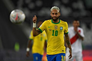 TOPSHOT - Brazil's Neymar gives the thumb up during the Conmebol Copa America 2021 football tournament group phase match between Peru and Brazil at the Nilton Santos Stadium in Rio de Janeiro, Brazil, on June 17, 2021. / AFP / MAURO PIMENTEL
