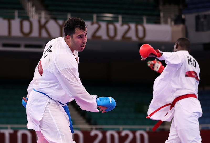 Sajad Ganjzadeh of Iran and Tareg Hamedi of Saudi Arabia compete.