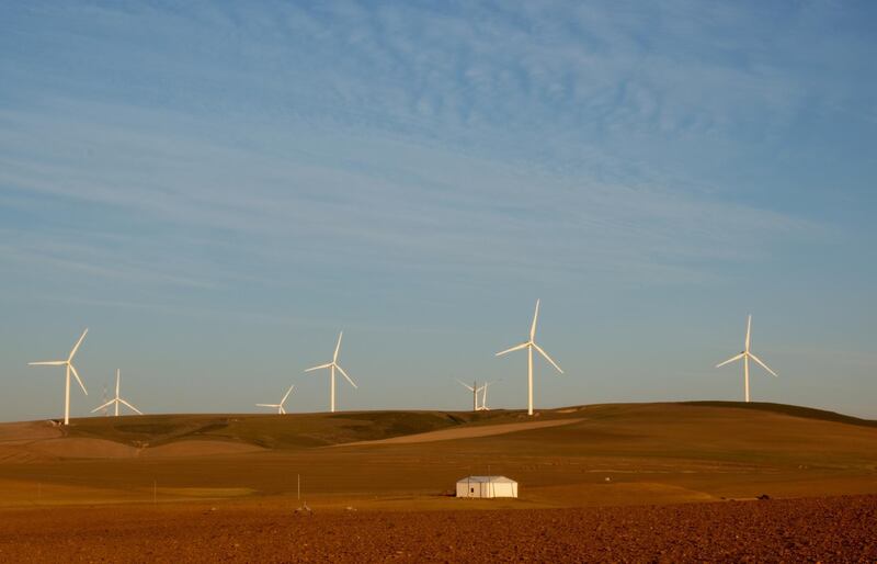 FILE PHOTO: Wind turbines produce renewable energy outside Caledon, South Africa, May 20, 2020. Picture taken May 20, 2020. REUTERS/Mike Hutchings/File Photo