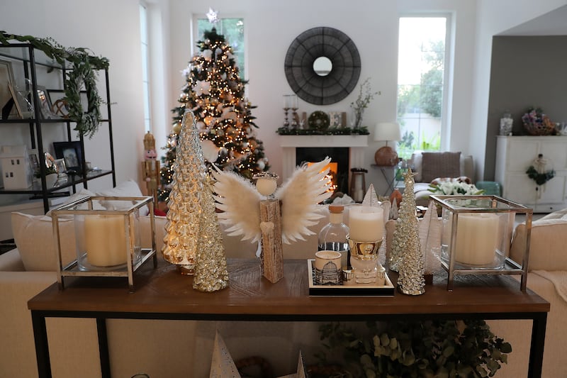Saadi likes to incorporte elegance with decorations in white