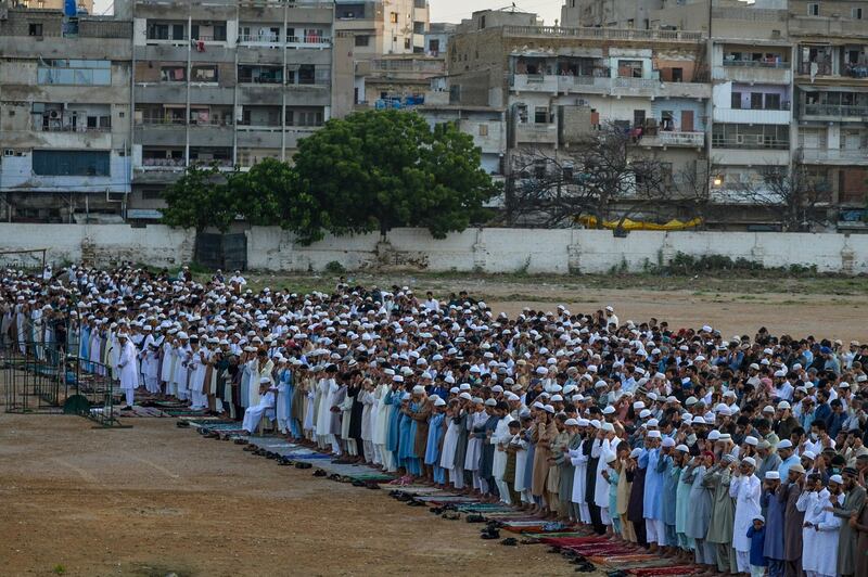Muslim devotees offer prayers during the Eid al-Adha, the feast of sacrifice, in Karachi on August 1, 2020.  / AFP / Rizwan TABASSUM

