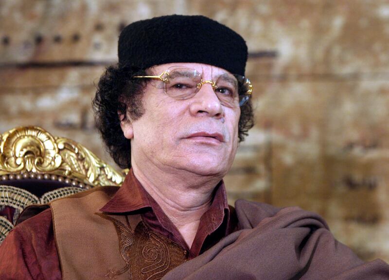 epa02973577 (FILE) A file picture dated 19 February 2005 shows former Libyan leader Muammar Gaddafi during a meeting with then Egyptian President Hosni Mubarak at Itehadeya Presidential palace in Cairo, Egypt. According to media reports on 20 October 2011, Gaddafi was captured close Sirte, Libya.  EPA/KHALED EL-FIQI *** Local Caption ***  02973577.jpg