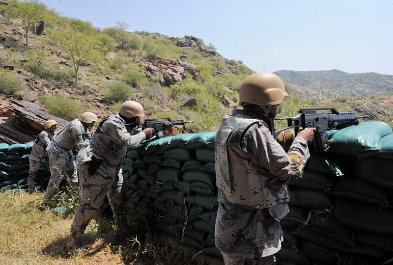 Saudi border guards keep watch along the border with Yemen in the al-Khobh area in the southern Jizan province on October 3, 2017. 
In March 2015, a military coalition led by Saudi Arabia launched an air campaign against Shiite Huthi rebels and their allies in Yemen in support of President Abedrabbo Mansour Hadi.  / AFP PHOTO / Fayez Nureldine