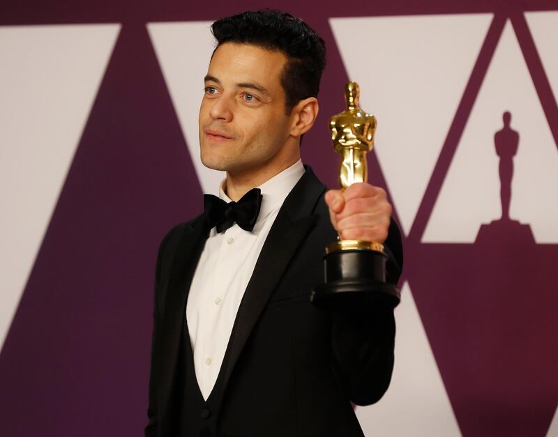 epa07395606 Rami Malek holds his Oscar for 'Best Actor in a leading Role' for 'Bohemian Rhapsody' as he poses in the press room during the 91st annual Academy Awards ceremony at the Dolby Theatre in Hollywood, California, USA, 24 February 2019. The Oscars are presented for outstanding individual or collective efforts in 24 categories in filmmaking.  EPA/ETIENNE LAURENT *** Local Caption *** 54174449 *** Local Caption *** 54174449