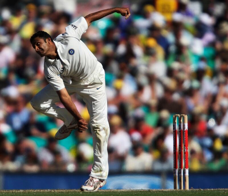 SYDNEY, AUSTRALIA - JANUARY 02:  Anil Kumble of India bowls during day one of the Second Test match between Australia and India at the Sydney Cricket Ground on January 2, 2008 in Sydney, Australia.  (Photo by Brendon Thorne/Getty Images)