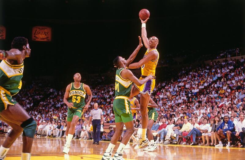 INGLEWOOD - 1989: Kareem Abdul-Jabbar #33 of the Los Angeles Lakers shoots the ball during a game played circa 1989 at the Great Western Forum in Inglewood, California. NOTE TO USER: User expressly acknowledges and agrees that, by downloading and or using this photograph, User is consenting to the terms and conditions of the Getty Images License Agreement. Mandatory Copyright Notice: Copyright 1989 NBAE (Photo by Andrew D. Bernstein/NBAE via Getty Images)