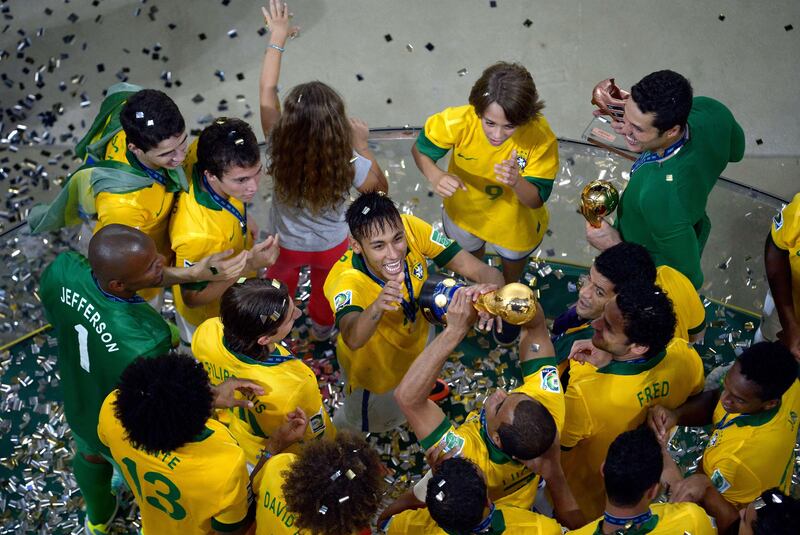 In this handout image provided by FIFA, Neymar of Brazil and his team-mates celebrate with the trophy at the end of the FIFA Confederations Cup Brazil 2013 Final match between Brazil and Spain at Maracana on June 30, 2013 in Rio de Janeiro, Brazil. AFP PHOTO / ALEXANDRE LOUREIRO RESTRICTED TO EDITORIAL USE
 *** Local Caption ***  464485-01-08.jpg