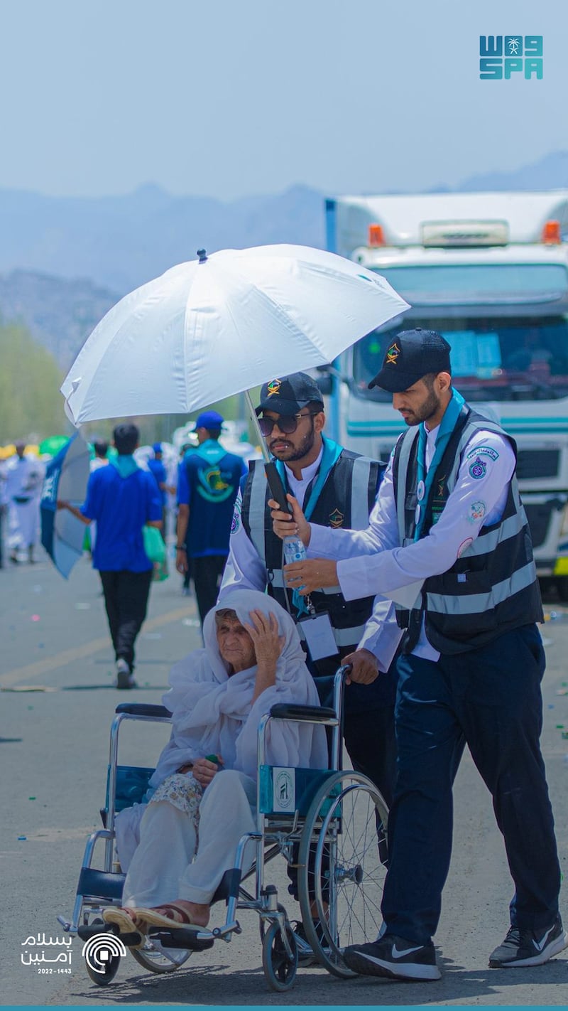 Volunteers assist the elderly during the Hajj pilgrimage. SPA