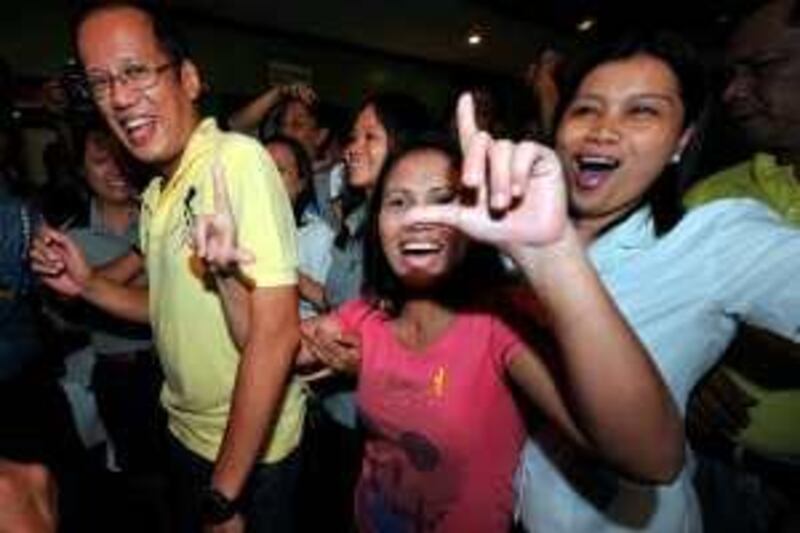 Liberal party leading presidential candidate Benigno Aquino (L) is greeted by supporters after a press conference at a restaurant in Tarlac Citry, Tarlac province north of Manila on May 11, 2010, a day after the greneral elections. Benigno Aquino was set to be confirmed as the next Philippine president on May 11 after steamrolling his rivals in national elections with a promise to fight corruption and reduce poverty.  TOPSHOTS AFP PHOTO/TED ALJIBE *** Local Caption ***  496766-01-08.jpg