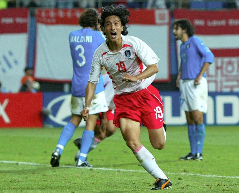 DAEJEON, SOUTH KOREA - JUNE 18:  WM 2002 in JAPAN und KOREA, Daejeon; Match 56/ACHTELFINALE/KOREA - ITALIEN (KOR - ITA) 2:1 n.V.; JUBEL nach TOR zum 2:1 jung Hwan AHN/KOR  (Photo by Andreas Rentz/Bongarts/Getty Images)