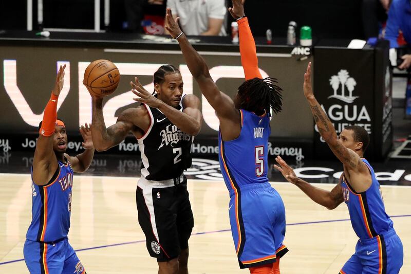 LOS ANGELES, CALIFORNIA - JANUARY 24: Kawhi Leonard #2 of the Los Angeles Clippers looks to pass the ball while defended by Luguentz Dort #5, Shai Gilgeous-Alexander #2 and George Hill #3 of the Oklahoma City Thunder during the fourth quarter at Staples Center on January 24, 2021 in Los Angeles, California. NOTE TO USER: User expressly acknowledges and agrees that, by downloading and or using this Photograph, user is consenting to the terms and conditions of the Getty Images License Agreement.   Katelyn Mulcahy/Getty Images/AFP
== FOR NEWSPAPERS, INTERNET, TELCOS & TELEVISION USE ONLY ==
