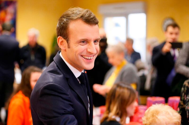 French President Emmanuel Macron meets resident at the day center for elderly people Le Clos de l'Hermitage in Bourg-de-Peage near Valence, easterncentral France on January 24, 2019, as Macron is visiting the region as part of the "Great National Debate" designed to find ways to calm the yellow vest (gilet jaune) movement protest. / AFP / POOL / EMMANUEL FOUDROT
