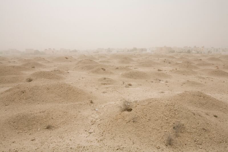 Bahrain - Manama - Jul 30 - 2009 : Aali Burial Mounds archaeological site with houses in the back. ( Jaime Puebla / The National )  *** Local Caption ***  JP QAL'AT AL -BAHRAIN 17.jpg