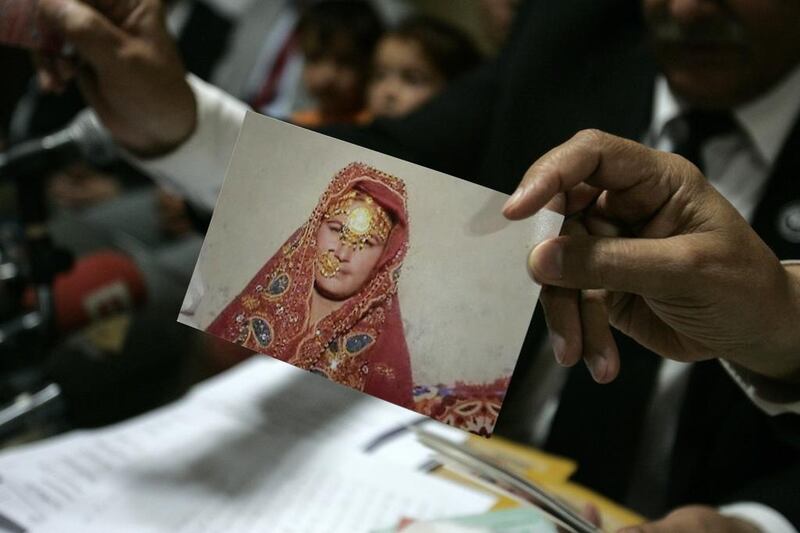A pregnant woman is beaten to death by about 20 men in daylight outside one of Pakistan’s top courts in Lahore in an “honour killing” for marrying the man of her choice. Attackers, including her father, two brothers, hit her with bricks. Farzana Iqbal, 25, was three months pregnant. Her husband, Mohammed Iqbal, 45, later told AFP that he had strangled his first wife.