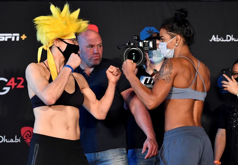 ABU DHABI, UNITED ARAB EMIRATES - JANUARY 19: (L-R) Opponents Roxanne Modafferi and Viviane Araujo of Brazil face off during the UFC weigh-in at Etihad Arena on UFC Fight Island on January 19, 2021 in Abu Dhabi, United Arab Emirates. (Photo by Jeff Bottari/Zuffa LLC) *** Local Caption *** ABU DHABI, UNITED ARAB EMIRATES - JANUARY 19: (L-R) Opponents Roxanne Modafferi and Viviane Araujo of Brazil face off during the UFC weigh-in at Etihad Arena on UFC Fight Island on January 19, 2021 in Abu Dhabi, United Arab Emirates. (Photo by Jeff Bottari/Zuffa LLC)
