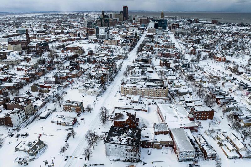 Snow blankets the city in this aerial drone photograph in Buffalo, New York, on December 25, 2022.  - US emergency crews counted the grim costs of a colossal winter storm that brought Christmas chaos to millions, especially in hard-hit western New York, where the death toll reached 25 Monday in what authorities described as a "war with mother nature. " (Photo by Joed Viera  /  AFP)