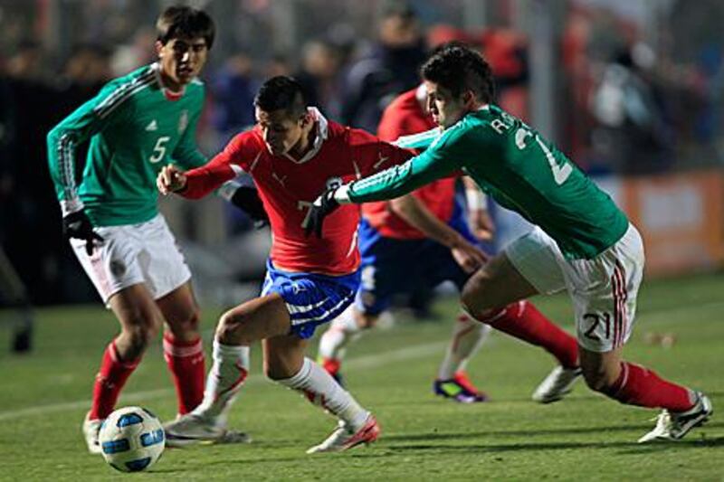 Alexis Sanchez weaves through the Mexican defence during Chile's 2-1 Copa America Group C win.