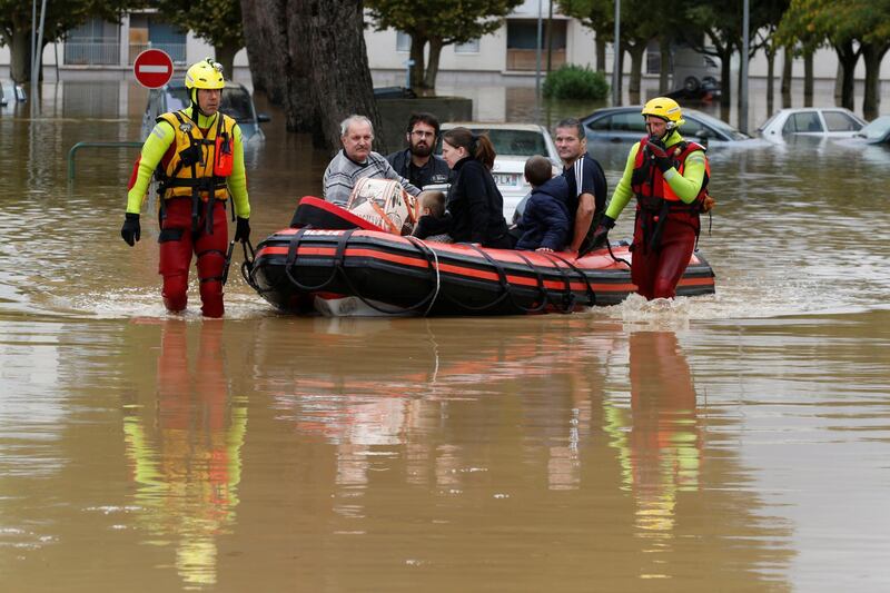 Rescuers ferry residents to safety.