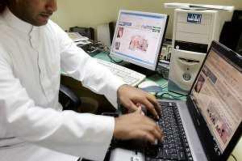 Elaph Managing Editor Sultan al-Qahtani is interviewed by Reuters at his office in Riyadh July 9, 2007. Saudi Arabia is blocking one of the Arab world's most popular online news outlets because of pressure from religious conservatives who are "fighting the future," the site's Saudi editor said this week. Since it was launched in 2001, Elaph has become a prominent source of political and entertainment news in the Arab world with around 1.5 million hits a day, Qahtani told Reuters in Riyadh.  REUTERS/Ali Jarekji (SAUDI ARABIA)