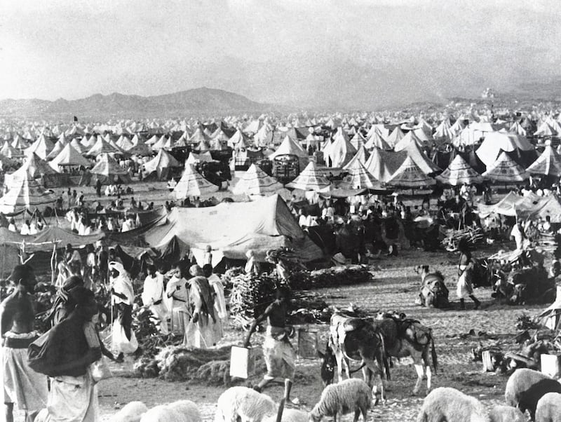 Picture released on November 1948 of Muslim pilgrims on Hajj, at the holy city of Mecca.   / AFP PHOTO / -
