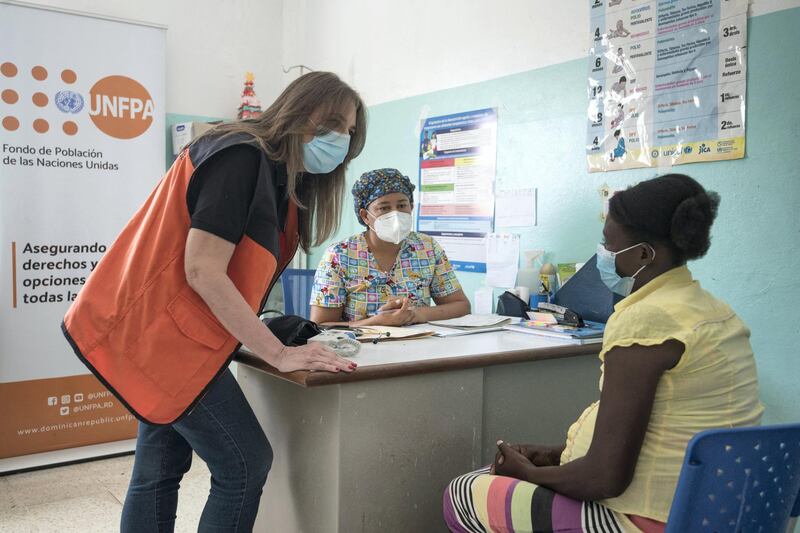 Patient Cecilia Joseph receives information from Dr. Dulce Chaín at the Rinconcito National Polyclinic Center, Rinconcito, Elías Piña, Dominican Republic. (Photo by Bayoan Freites / UNFPA / Bayoan Freites / UNFPA)