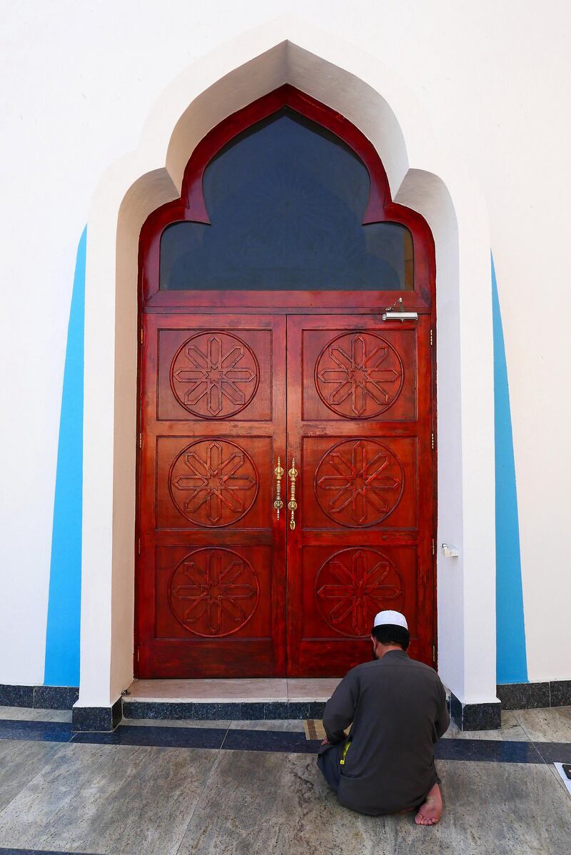 DUBAI , UNITED ARAB EMIRATES , April 13  – 2021 :- Outside view of the Omar Ali Bin Haider Mosque in Deira Dubai. ( Pawan Singh / The National ) For News/Online/Instagram. Story by Sarwat