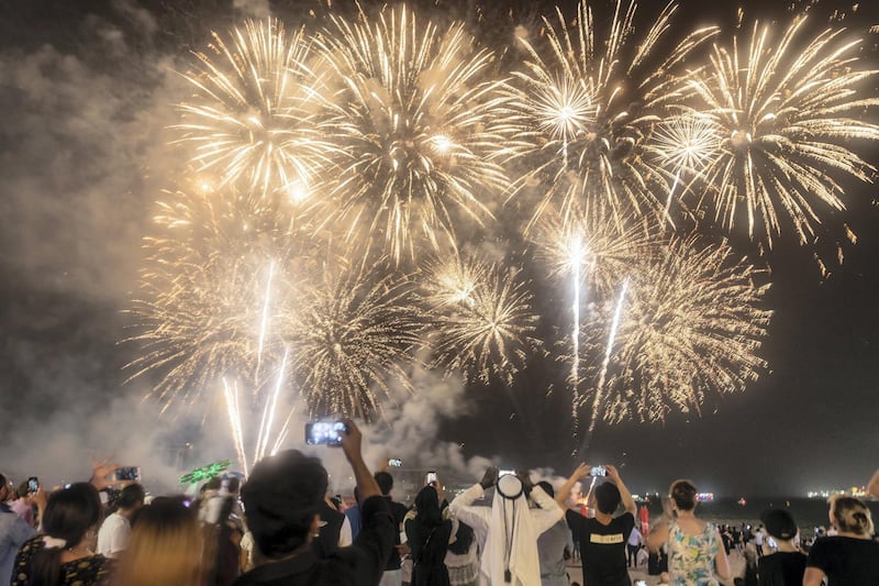 DUBAI, UNITED ARAB EMIRATES. 21 AUGUST 2018. Visitors and residents of Dubai watch the Eid fireworks at The Beach on JBR. (Photo: Antonie Robertson/The National) Journalist: None. Section: National.