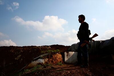 A Turkish-backed Syrian fighter holds a position in the village of Tal Malid, about 12 kilometres east of the Syrian Democratic Forces (SDF) held Tal Rifaat, in the north of Aleppo province on December 22, 2018. Residents and fighters in territory held by pro-Turkish rebels in northern Syria cautiously welcomed Washington's decision to pull out troops, viewing it as a chance to push further into Kurdish territory. / AFP / Nazeer AL-KHATIB
