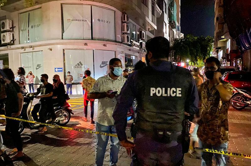 TOPSHOT - Police secure a site after a suspected bomb blast injured former Maldives president and current parliament speaker Mohamed Nasheed in Male on May 6, 2021. / AFP / -
