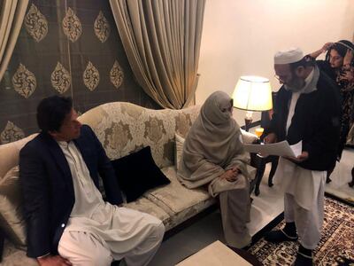 epa06541429 A handout photo made available by the political party Pakistan Tehreek-e-Insaf (PTI) shows PTI chairman Imran Khan (L) sitting with his bride Bushra bibi during his marriage ceremony in Lahore, Pakistan, 18 February 2018.  EPA/PAKISTAN TEHREEK-E-INSAF HANDOUT  HANDOUT EDITORIAL USE ONLY/NO SALES