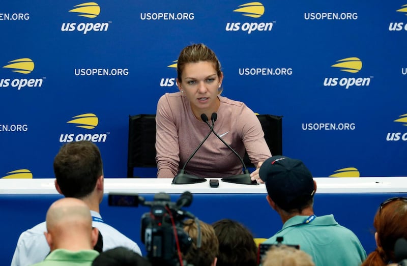epa06969554 Romanian tennis player Simona Halep addresses the media during media day inside Armstrong stadium at the 2018 US Open Tennis Championships at the USTA National Tennis Center in Flushing Meadows, New York, USA, 24 August 2018.  EPA/JASON SZENES