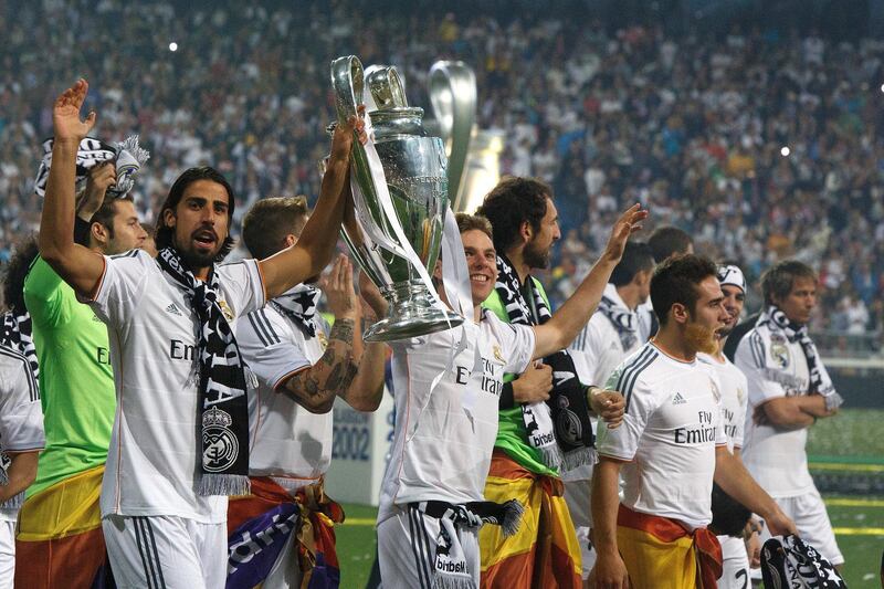 MADRID, SPAIN - MAY 25:  Real Madrid player Sami Khedira (L) lifts the trophy during the Real Madrid celebration the day after winning the UEFA Champions League final at Santiago Bernabeu Stadium on May 25, 2014 in Madrid, Spain. Real Madrid CF achieves their tenth European Cup at Lisbon at Lisbon 12 years later.  (Photo by Pablo Blazquez Dominguez/Getty Images)