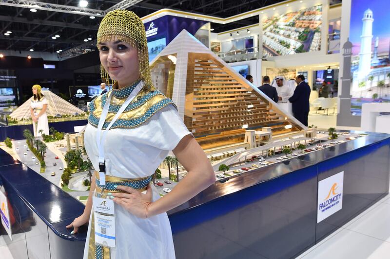 A hostess stands next to a 3D model during the Cityscape Global exhibition, Dubai's premier property show, on September 11, 2017 in Dubai.
Property developers in Dubai showcased new multi-billion-dollar mega-projects despite falling prices, in the hope of stimulating demand and helping to end a three-year market downturn. / AFP PHOTO / GIUSEPPE CACACE