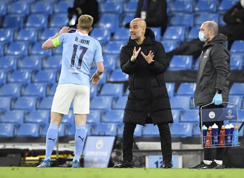 epa09119266 Head coach Josep Guardiola (C) of Manchester City speaks to his player Kevin De Bruyne (L) during the UEFA Champions League quarterfinal, 1st leg soccer match between Manchester City and Borussia Dortmund in Manchester, Britain, 06 April 2021.  EPA/PETER POWELL