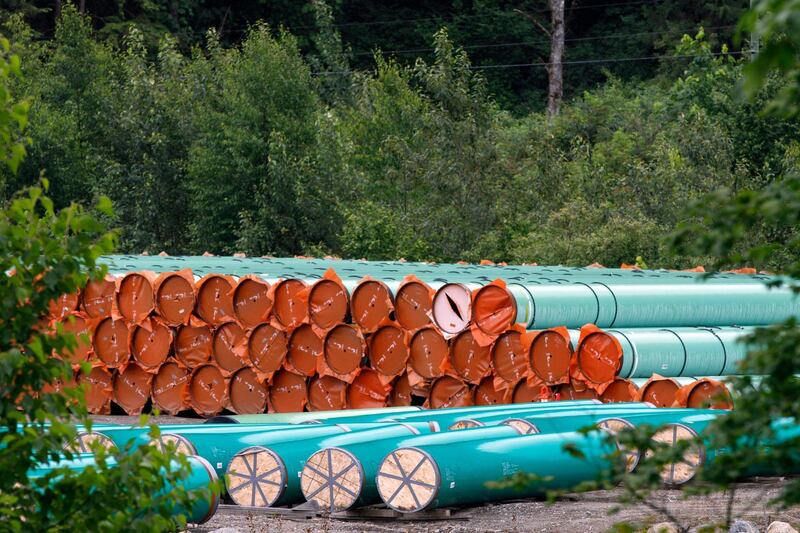 Pieces of the Trans Mountain Pipeline project sit in a storage lot outside of Hope, British Columbia, Canada, on June 6, 2021.  The Trans Mountain Pipeline System is a pipeline that conveys crude and refined oil from Alberta to the coast of British Columbia, Canada. / AFP / Cole Burston
