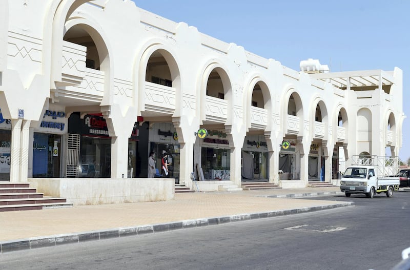 Residents and Heat in Sweihan-AD  Summer in full swing as temperatures rise to -45¡C in the small town of Sweihan, Abu Dhabi on June 9, 2021.
Reporter: Haneen Dajani News
